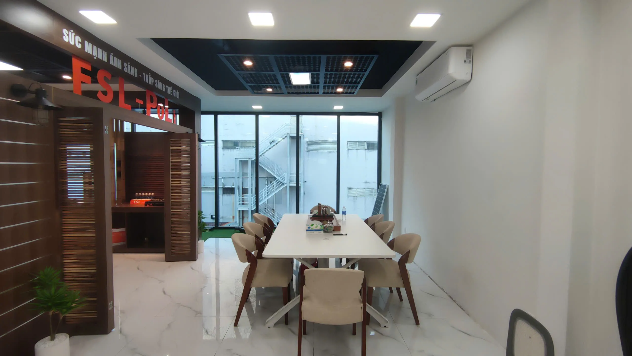showroom lầu 4 poli